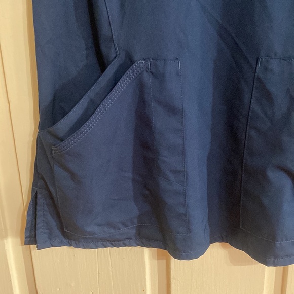 Carhartt Scrub Top - Picture 3 of 5